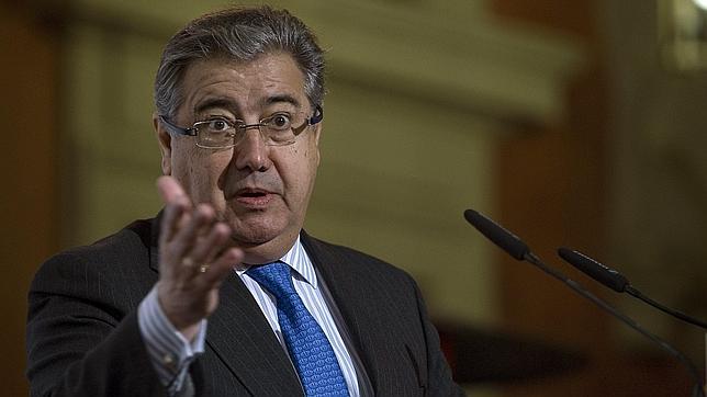 Zoido: «No me siento desautorizado por el señor Rajoy»