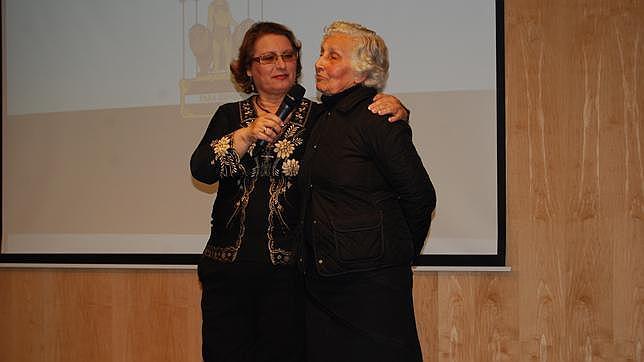 Una proyección audiovisual rememora el trabajo en los almacenes de aceitunas