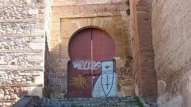 La Puerta Monaíta ha sufrido un notable atentado contra su valía artística