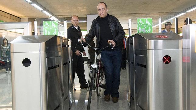 Las estaciones del metro de Sevilla dispondrán de aparcamiento para bicicletas