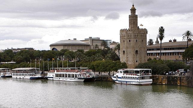 La Torre del Oro, vista desde el río Guadalquivir