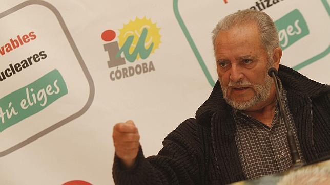Anguita invita a IU a ser «valiente» e «irse con dignidad» del Gobierno andaluz