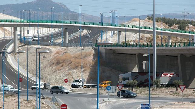 La Junta de Andalucía «entierra» 7.000 empleos con la anulación de dos autovías