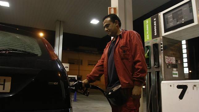 Gasolineras y Policía Nacional lanzan una campaña para prevenir y denunciar robos