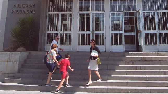 A juicio por conducción temeraria pese a contar con ocho condenas por circular sin carné