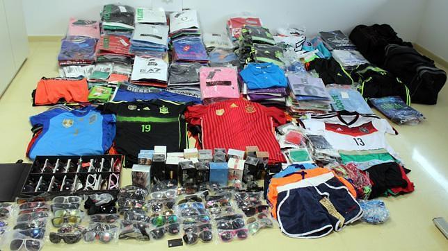 Intervenidas en El Ejido más de 700 prendas deportivas falsificadas