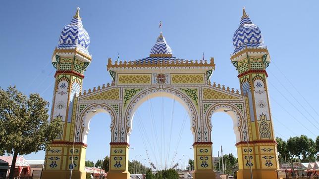 El Ayuntamiento de Sevilla comienza a buscar la nueva portada de la Feria de Abril de 2015