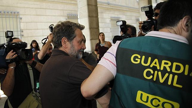 El extesorero dice que la ejecutiva de UGT conocía la alteración de facturas