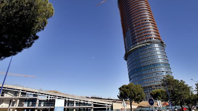 El nuevo puente junto a la Torre Pelli modificará el entorno del río