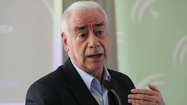 El consejero de Educación afirma que Andalucía aplicará la Lomce «por imperativo legal»