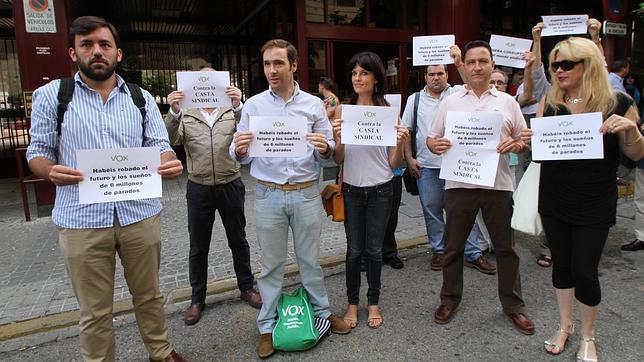 Pastrana reclama 10.000 euros por arrojar gambas a la sede de UGT