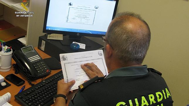 Se hacen pasar por dentistas para estafar a clínicas dentales en Sevilla