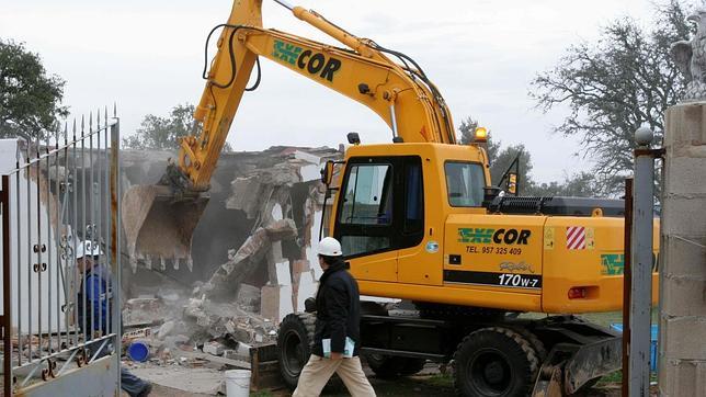 ¿Cómo puedo regularizar mi vivienda ilegal en Andalucía?