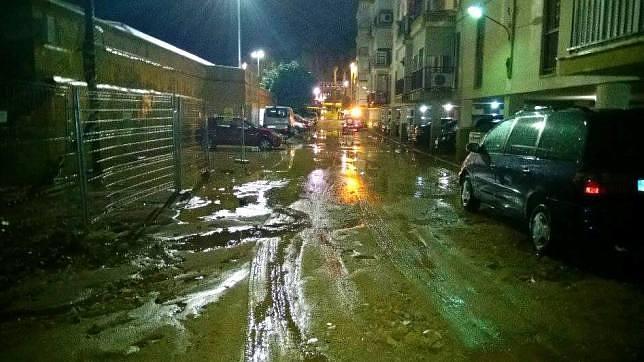 Casas y locales anegados por las fuertes lluvias en Alcalá de Guadaíra