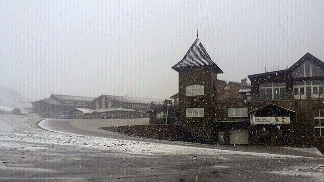 La nieve cubre Sierra Nevada por primera vez esta temporada