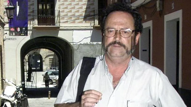Fallece el escritor Rafael de Cózar en un incendio en su vivienda en Bormujos