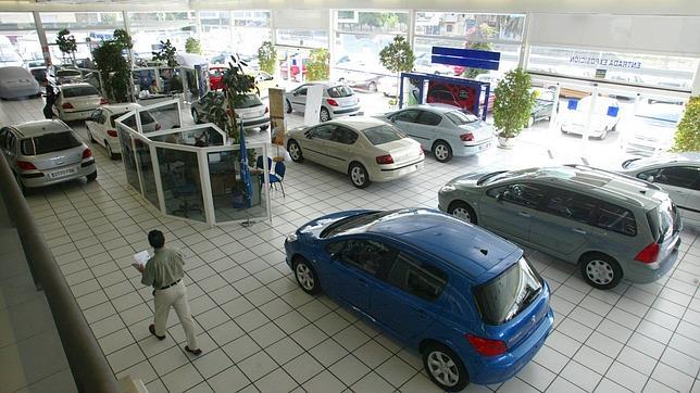 La venta de coches cierra 2014 con una subida del 25 %