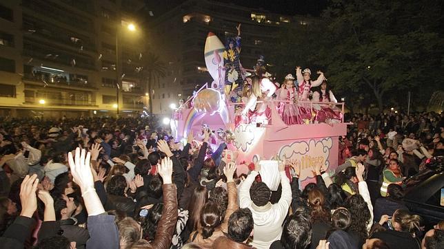 El cortejo por la Plaza de Cuba