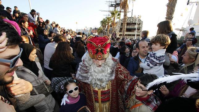 Los Reyes Magos reparten hoy 25 toneladas de caramelos en Jerez