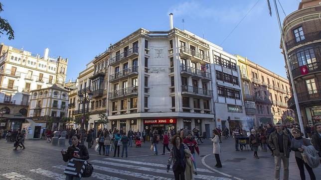 ¿En qué sitio de Sevilla se venden 75.000 hamburguesas al mes?