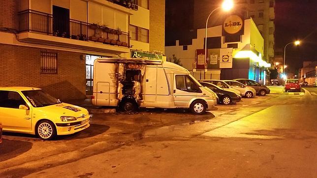 Siete vehículos incendiados este domingo en diferentes puntos de Triana