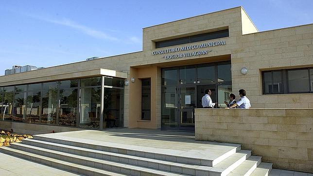 Espartinas sólo cuenta con tres médicos de familia: «La Junta no manda sustitutos»