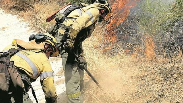 Tirón de orejas a la Junta por la falta de medios de protección en el Infoca