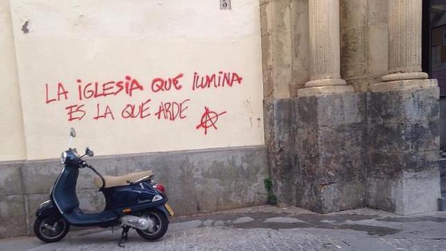 Pintada amenazante en la iglesia de la Trinidad de Córdoba