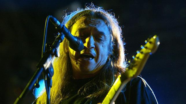 Rosendo, durante un concierto en los jardines del Alcázar