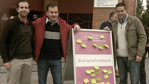 Martín de la Herrán en el centro con un panel de propuestas