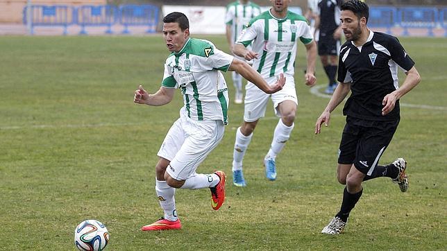 Córdoba B y Lucena caen en sus desplazamientos