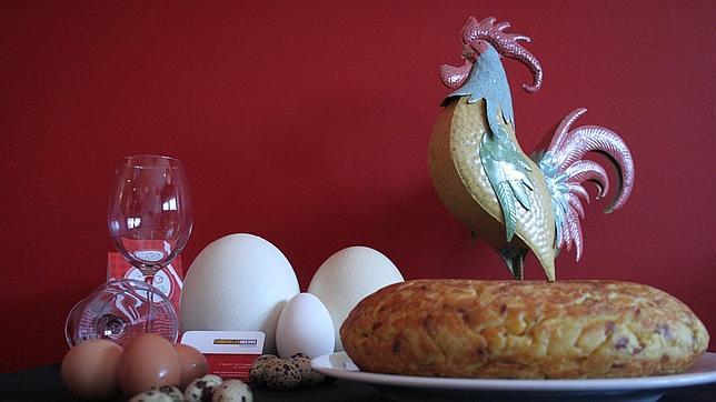 Huevos de ganso, avestruz y codornices, con la tortilla con menos colesterol