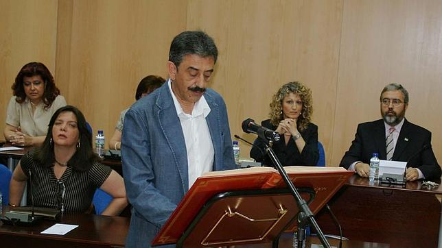 La hija de Baena firmó cuatro contratos municipales con su padre en el cargo