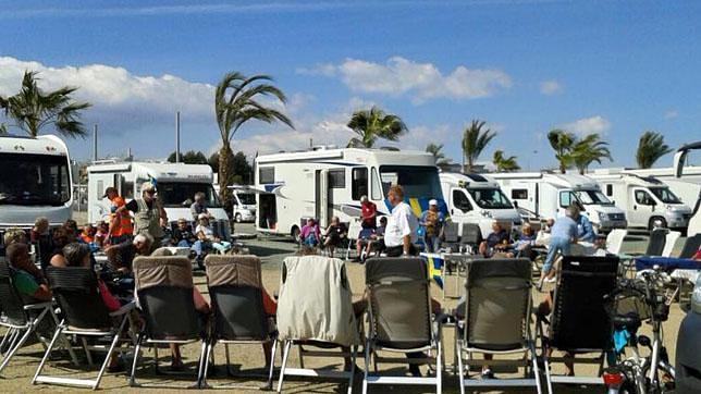 Medio centenar de autocaravanistas suecos se reúne en Huércal-Overa para celebrar un campeonato anual de petanca