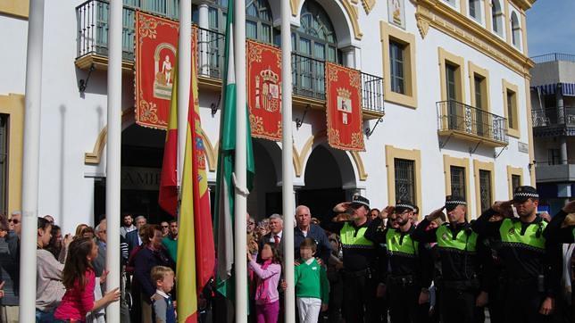 Homenaje a la bandera andaluza con tintes reivindicativos