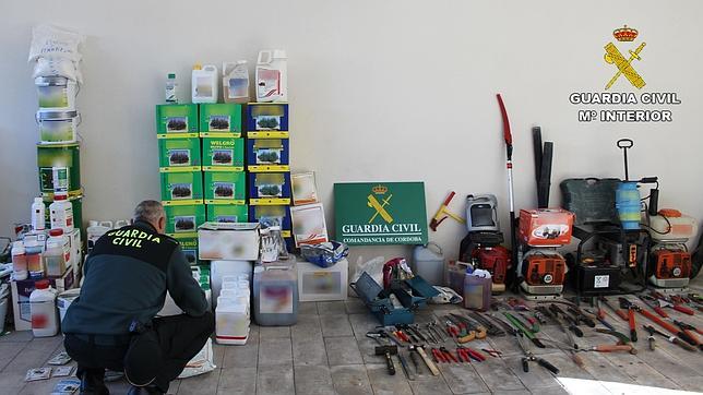 Cuatro detenidos por robar productos fitosanitarios para el olivar