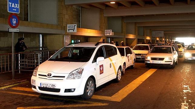 Tensión entre los taxistas y el autobús del aeropuerto