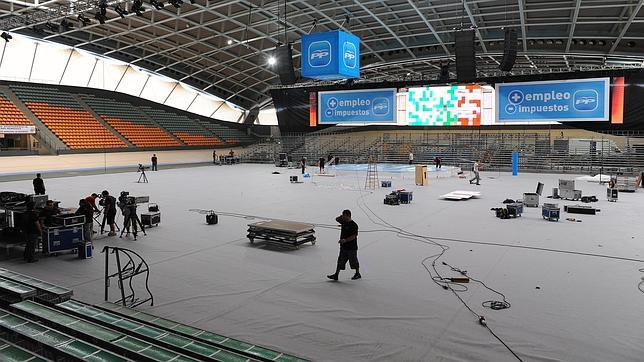 Preparativos del mitin que el PP celebró en el Velódromo en el año 2009