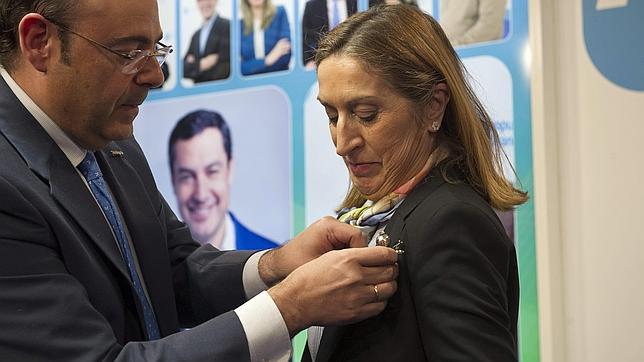 La ministra de Fomento, presidenta honorífica del PP de Granada