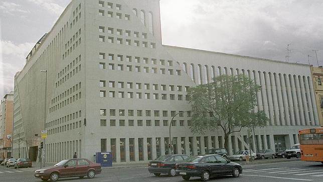 Casi 400.000 metros de oficinas siguen desocupados en Sevilla
