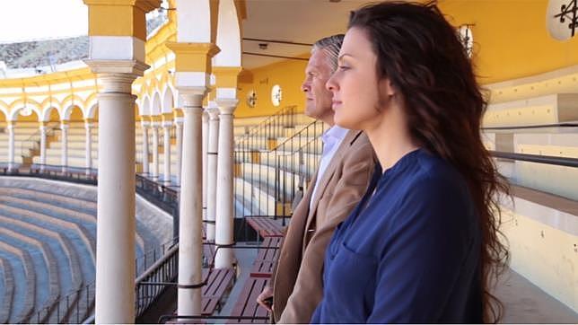 Espartaco y una joven estudiante protagonizan el spot de la Feria de Abril 2015