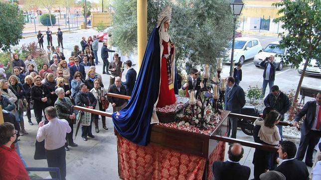 La Amargura de Utrera lleva la esperanza al Geriátrico