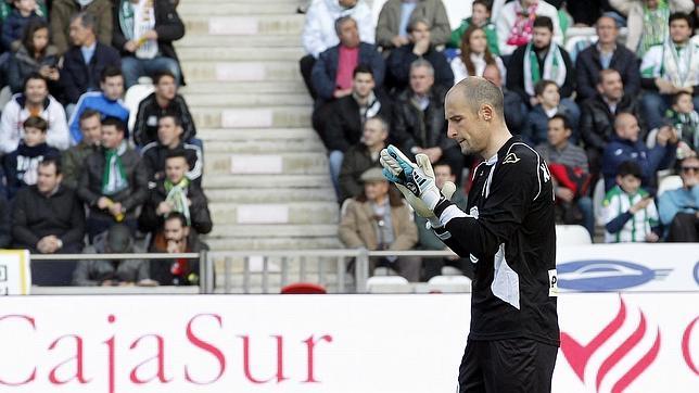 Saizar, portero del Córdoba: «Sólo nos vale ganar en Málaga sin hacer más cuentas»