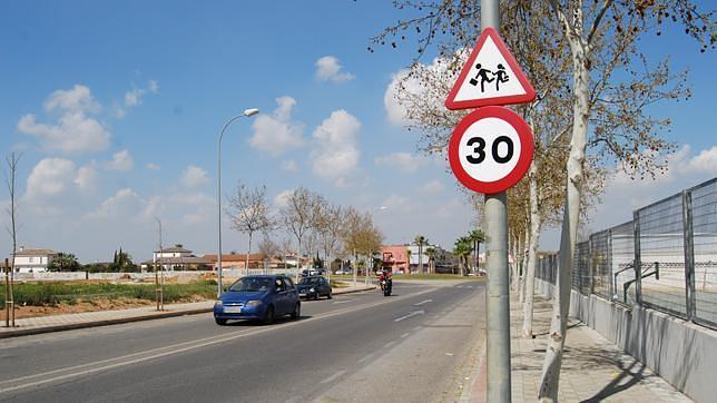 Piden reductores de velocidad para evitar accidentes en la calle Tiberio