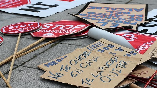 Proclamas y material de una manifestación antidesahucios