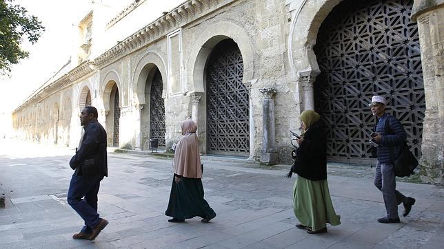 Preocupación en las cofradías por la estrechez de la segunda puerta