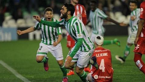 Molina, a tiro del récord de partidos seguidos marcando en casa