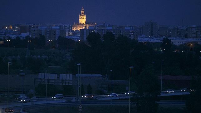 El puente entre Sevilla y el Aljarafe vuelve a estar sin luz por un robo de cables