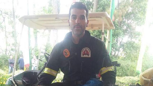 El bombero de Baena desplazado a Nepal: «Queman los cadáveres en la calle»