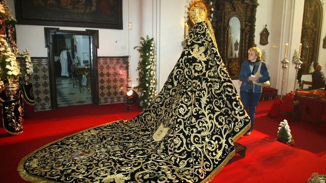Manto de los dragones de la Virgen de los Dolores